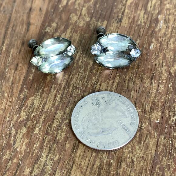 Vintage 30s 40s STERLING white clear Rhinestone Cluster Screw back earrings - Picture 7 of 7